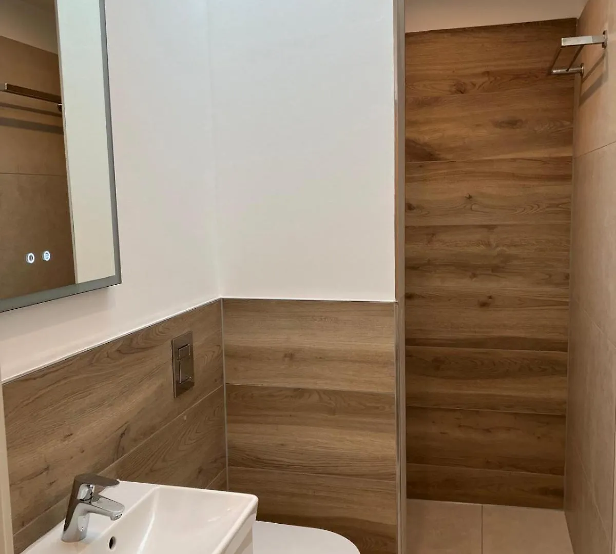 Remise 23A - 2Schlafzimmer Unterkunft Fuer 4-Koepfige Familie Schoenefeld Apartment