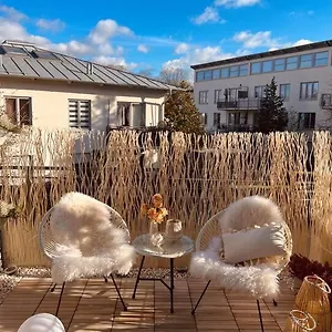 Apartment Amalfi - Stylish With Terrace, Schönefeld