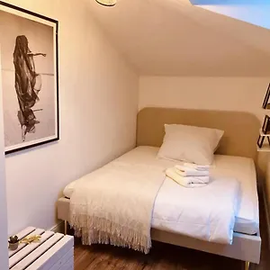 Apartment Bali Stylische Mit Terrasse, Schönefeld